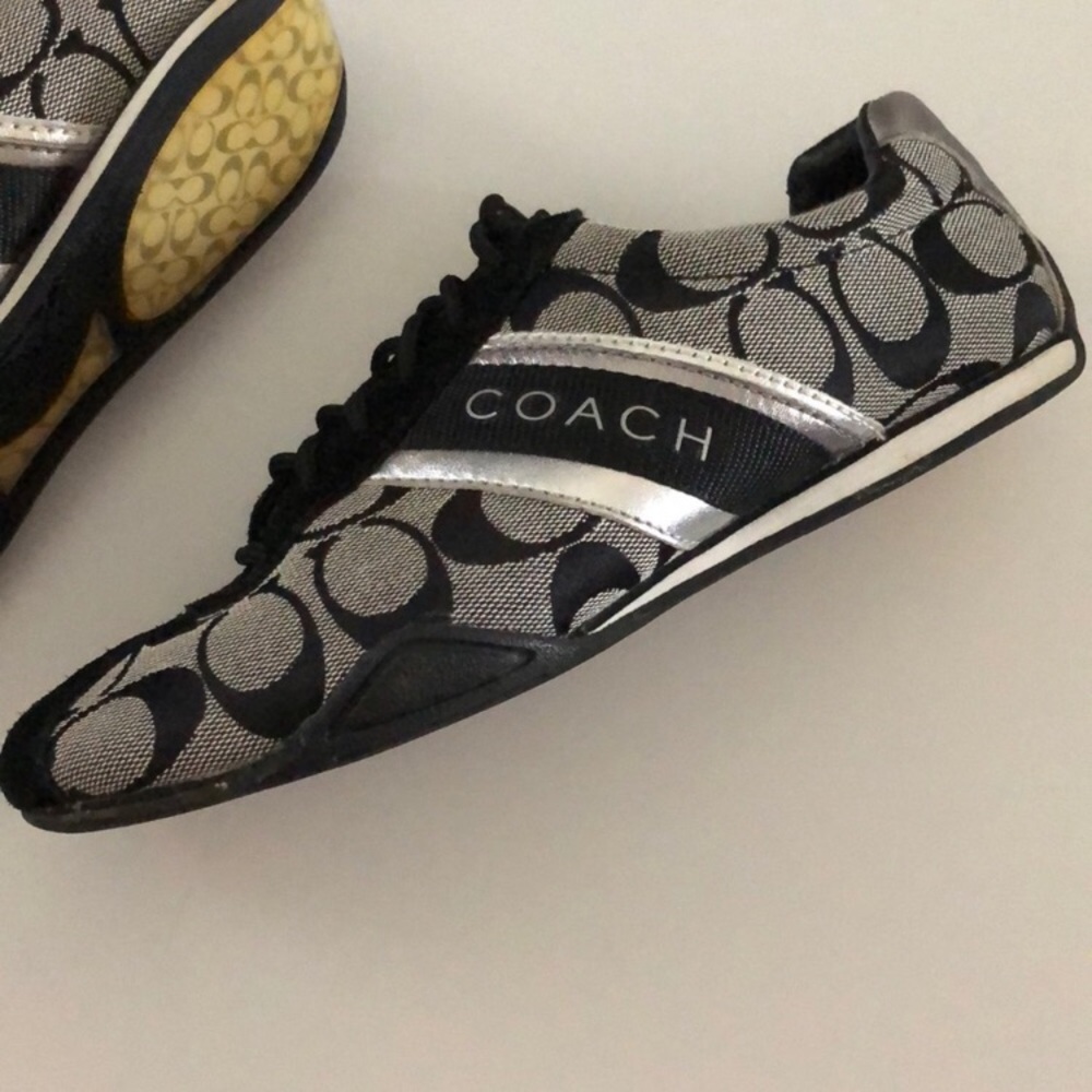Coach - Picture 2 of 6